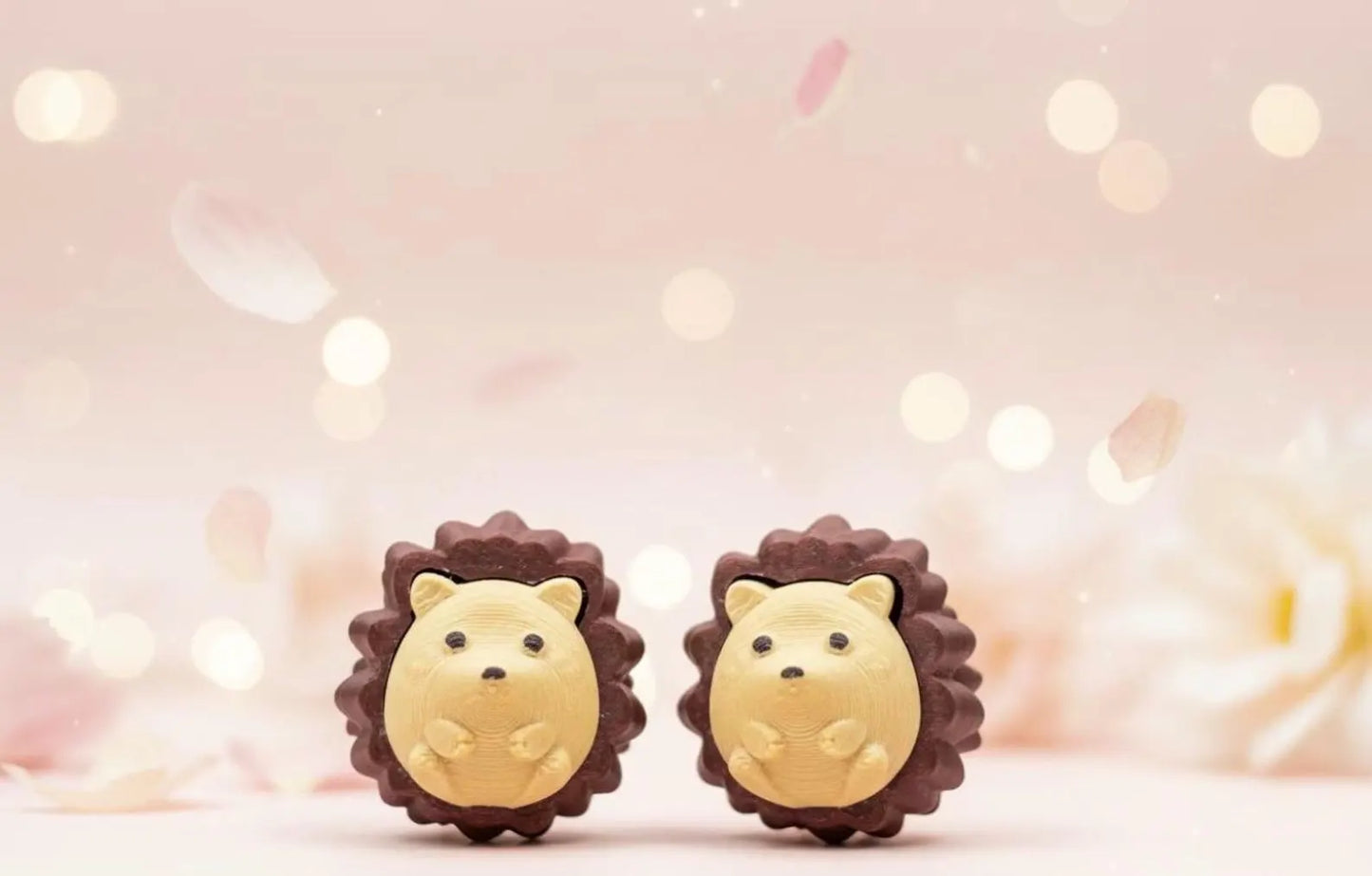 3D printed hedgehog keychain fidget clicker with textured woodland animal charm by NiccieNacks, featuring detailed spikes and cute face.