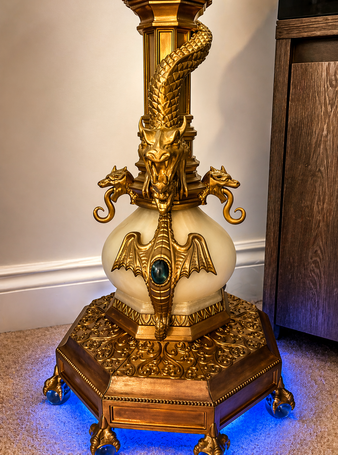 3D printed Harry Potter Dumbledore’s Owl model by NiccieNacks, detailed wizarding owl sculpture on a podium.