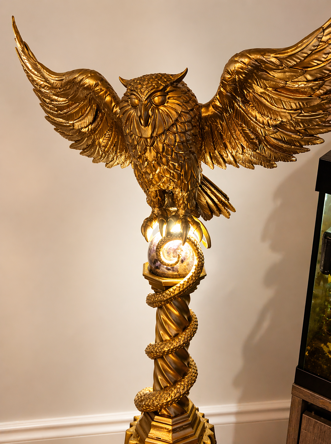 3D printed Harry Potter Dumbledore’s Owl model by NiccieNacks, featuring detailed owl design on a podium.